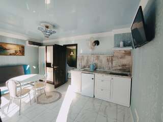 Мини-отель Семья Феодосия Номер-студия с балконом-5